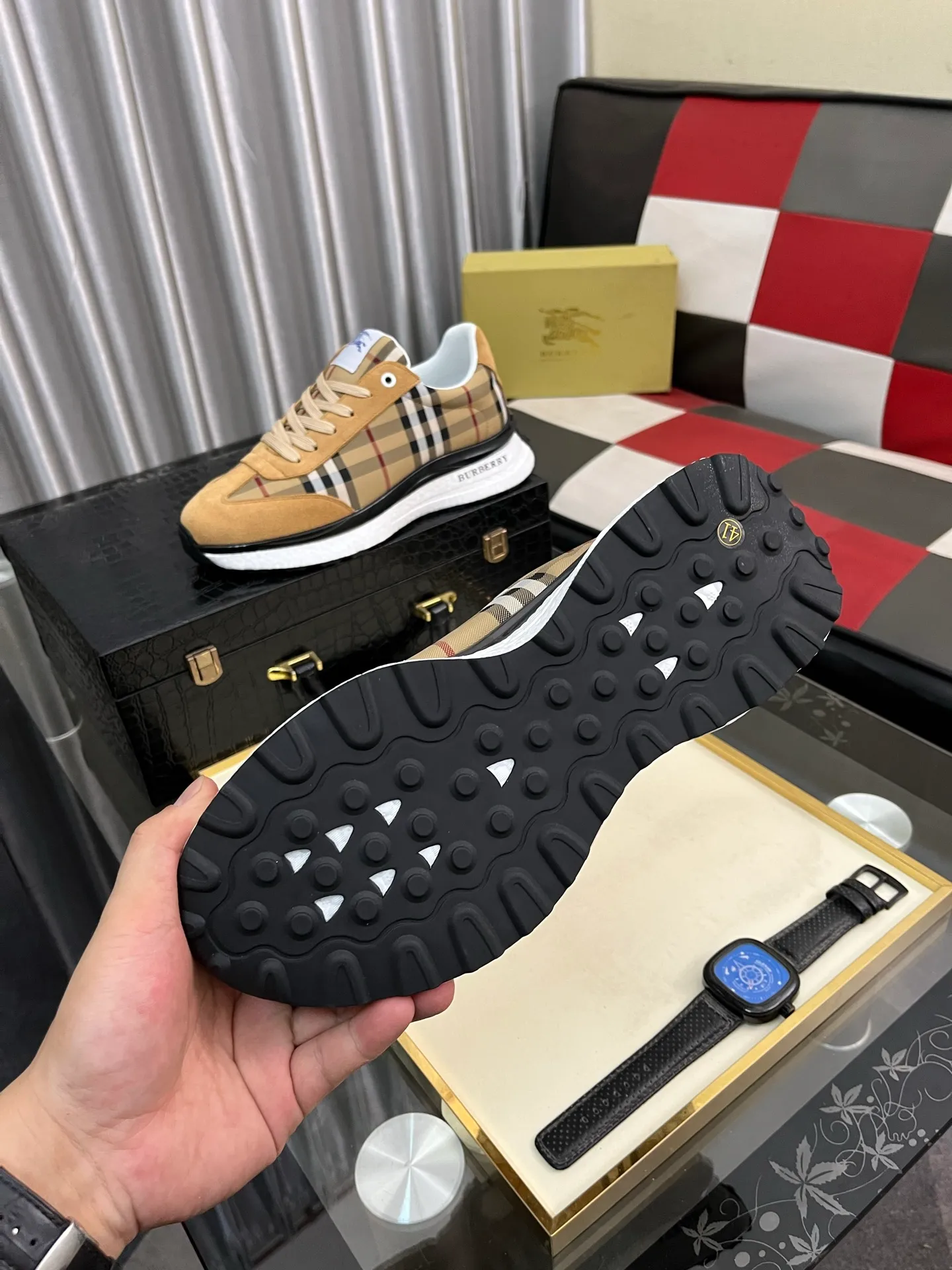 Men's shoes 💰438⌚️⌚️[BURBERRY] Burberry's authentic original high-end casual shoes🇨🇳Exquisite craftsmanship, this fabric is made of high mercerized fabric💯top layer🐷leather lining, suitable for drivers to drive🌴Original wear-resistant rubber outsole, versatile style, worth owning🍓Sizes 38-442️⃣Colors available